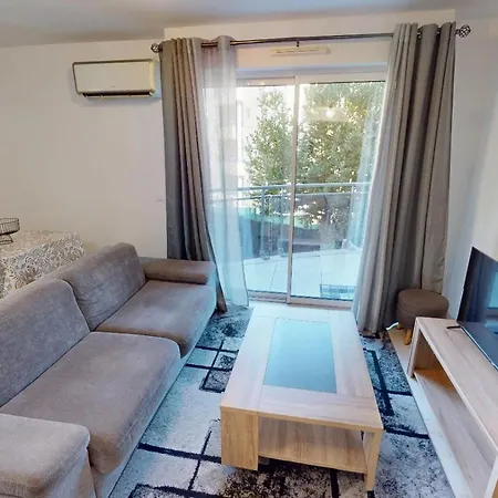 Superbe T2 Refait A Neuf Avec Balcon Vue Montagne A Un Arret De Monaco 아파트 *